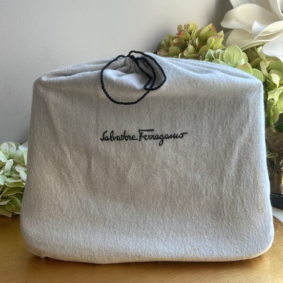 Salvatore Ferragamo Shoulder Bag Clutch In Navy Leather - Picture 3 of 16